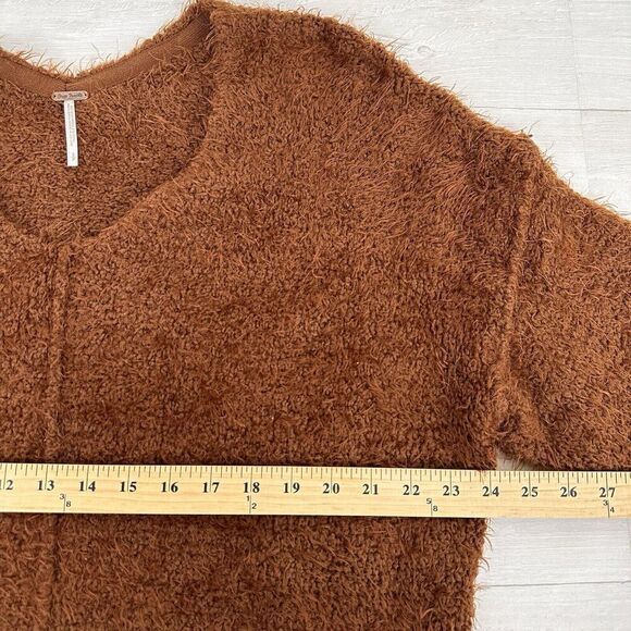 Free People Icing Pullover Sweater S Brown V Neck Eyelash Knit Fluffy Slouchy - Picture 12 of 16